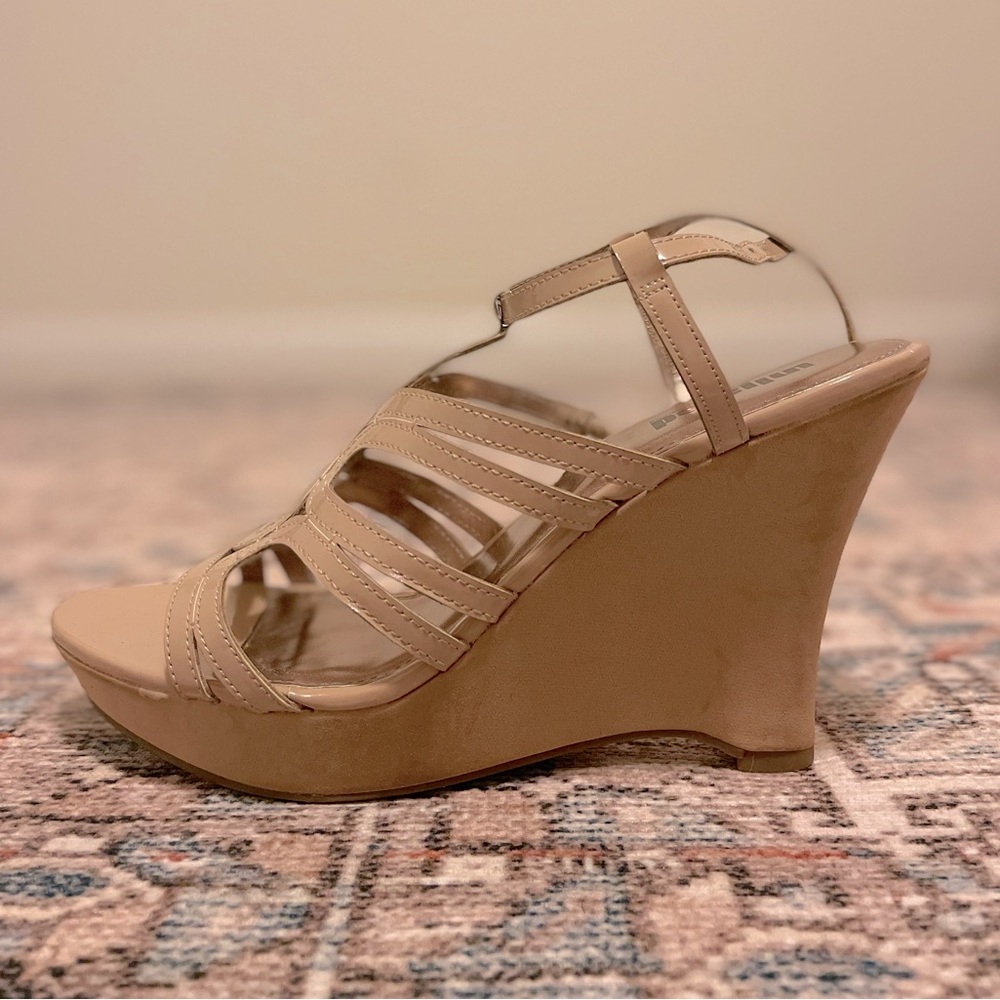 UNLISTED by Kenneth Cole Tan Wedges Size 10